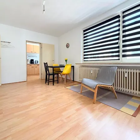 Tulpen-apartment Nahe Schwebebahn In Wuppertal, Eigene Kueche, 3 Betten Apartment *
